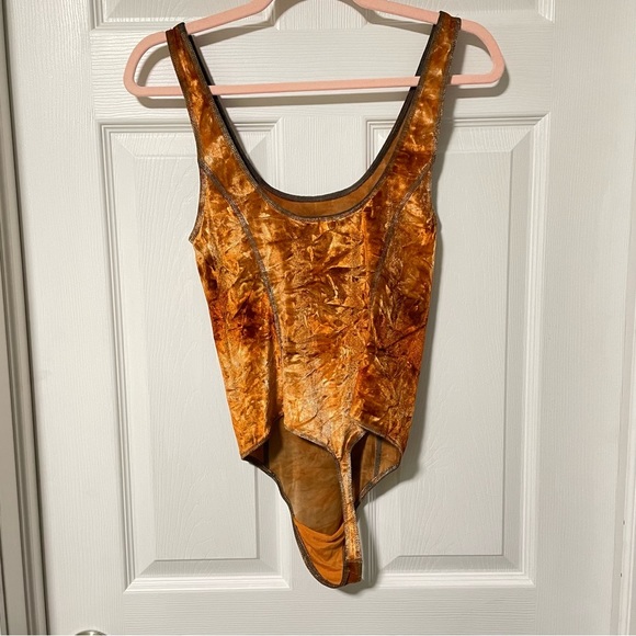 Aritzia Wilfred Free Velvet Bodysuit Size M - Picture 2 of 4